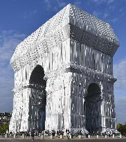 Fully wrapped Arc de Triomph