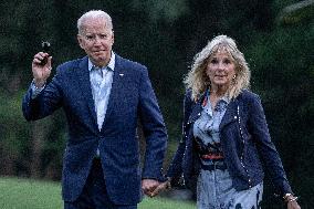 Biden Walks Off of Marine One