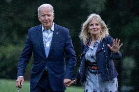 Biden Walks Off of Marine One