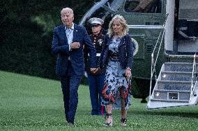 Biden Walks Off of Marine One