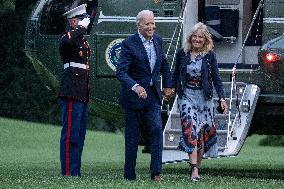 Biden Walks Off of Marine One