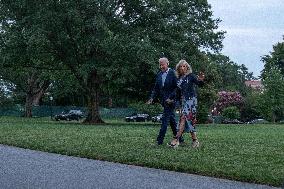 Biden Walks Off of Marine One