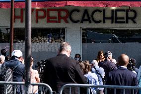 Wreath laying at the Hypercacher - Paris