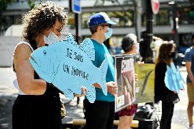 Paris Animaux Zoopolis Protests outside Decathlon store