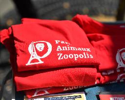 Paris Animaux Zoopolis Protests outside Decathlon store