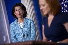 Daily White House press briefing by Jen Psaki and Secretary of Commerce Gina Raimondo