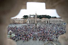 Pope Francis leads Angelus prayer - Vatican