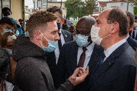 Jean Castex visits Red Cross vaccination center - Villetaneuse