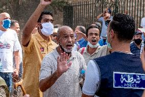 Clashes between Ennahdha and Pro-Saied supporters outside Assembly