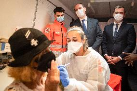 Jean Castex visits Red Cross vaccination center - Villetaneuse