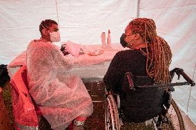 Jean Castex visits Red Cross vaccination center - Villetaneuse