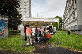 Jean Castex visits Red Cross vaccination center - Villetaneuse