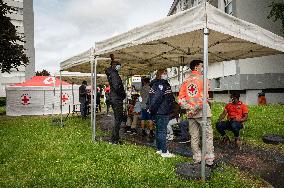 Jean Castex visits Red Cross vaccination center - Villetaneuse