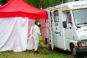 Jean Castex visits Red Cross vaccination center - Villetaneuse