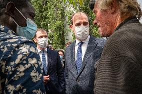 Jean Castex visits Red Cross vaccination center - Villetaneuse