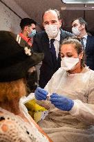 Jean Castex visits Red Cross vaccination center - Villetaneuse