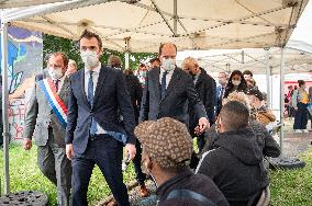 Jean Castex visits Red Cross vaccination center - Villetaneuse