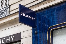 A Man Robbed The Jeweler Chaumet's Boutique - Paris Nb