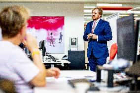 King Willem-Alexander visits a daily Dutch newspaper