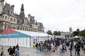 Parisians Queue To Be Vaccinated Against Covid-19 - Paris