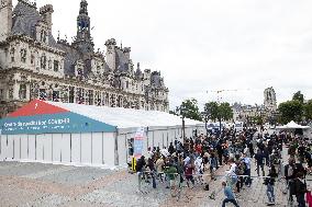 Parisians Queue To Be Vaccinated Against Covid-19 - Paris