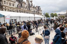 Parisians Queue To Be Vaccinated Against Covid-19 - Paris