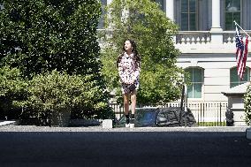Olivia Rodrigo arrives at the White House - Washington