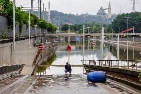 Residents Asked To Quit Flood-Threatened Riverfront - Liege