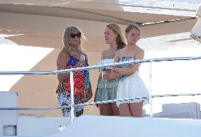 Kurt Russell And Goldie Hawn Partying - St Tropez