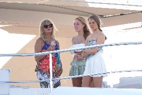 Kurt Russell And Goldie Hawn Partying - St Tropez