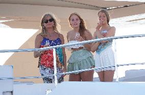 Kurt Russell And Goldie Hawn Partying - St Tropez