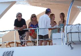 Kurt Russell And Goldie Hawn Partying - St Tropez