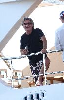 Kurt Russell And Goldie Hawn Partying - St Tropez