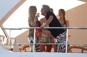 Kurt Russell And Goldie Hawn Partying - St Tropez