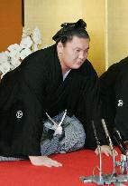 Sumo: Grand champion Hakuho to retire