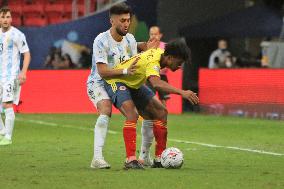 Copa America - Argentina v Colombia