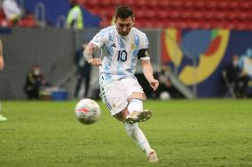 Copa America - Argentina v Colombia