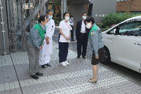 Tokyo Governor Koike inspects a medical facility responding to the new corona.