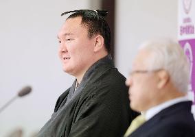 Sumo: Hakuho at retirement press conference