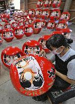 "Daruma" doll making for Japan's general election