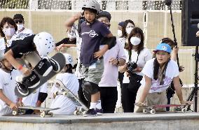 Olympic gold medalist's skateboarding demonstration for students