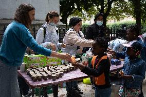 Demonstration To Ask For Housing For Migrants - Paris