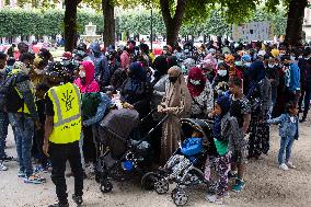 Demonstration To Ask For Housing For Migrants - Paris