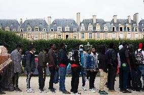 Demonstration To Ask For Housing For Migrants - Paris