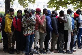 Demonstration To Ask For Housing For Migrants - Paris