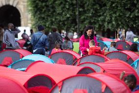Demonstration To Ask For Housing For Migrants - Paris