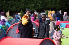 Demonstration To Ask For Housing For Migrants - Paris