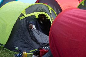 Demonstration To Ask For Housing For Migrants - Paris