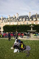 Demonstration To Ask For Housing For Migrants - Paris
