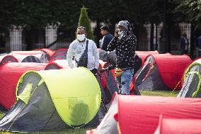 Demonstration To Ask For Housing For Migrants - Paris